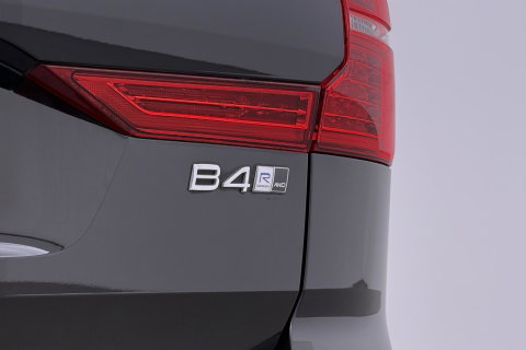 Volvo XC60 2.0 B4 R-Design | Harman/Kardon | Panoramadak | Trekhaak | Camera | Stoelverwarming | Verwarmde voorruit