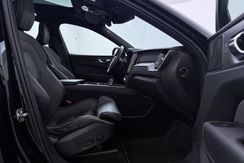 Volvo XC60 2.0 B4 R-Design | Harman/Kardon | Panoramadak | Trekhaak | Camera | Stoelverwarming | Verwarmde voorruit