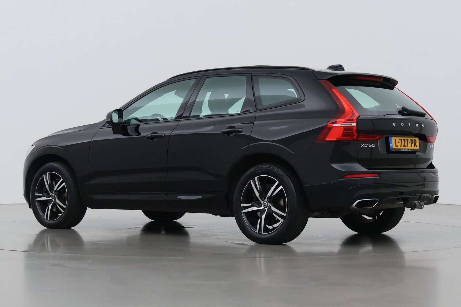 Volvo XC60 2.0 B4 R-Design | Harman/Kardon | Panoramadak | Trekhaak | Camera | Stoelverwarming | Verwarmde voorruit