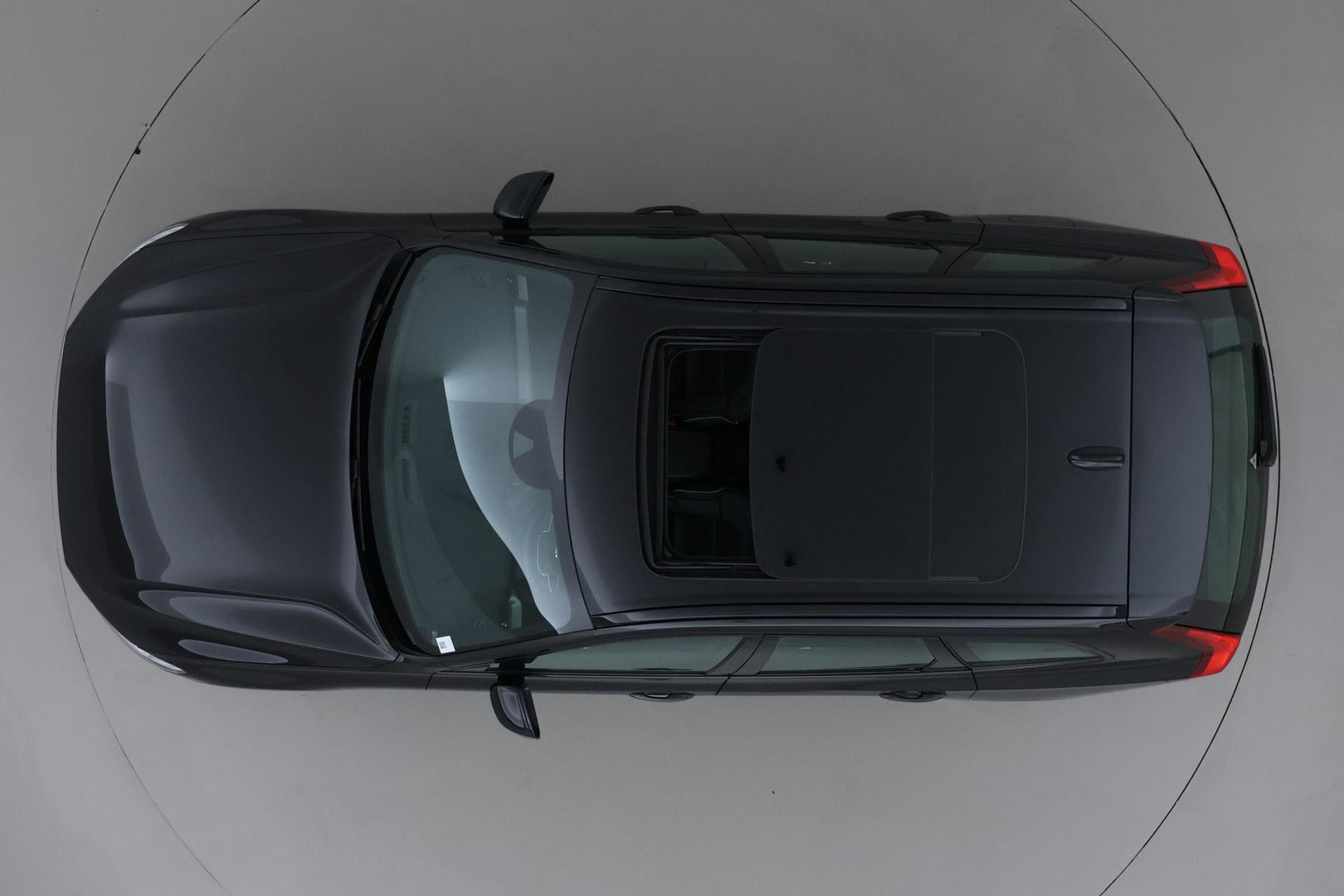 Volvo XC60 2.0 B4 R-Design | Harman/Kardon | Panoramadak | Trekhaak | Camera | Stoelverwarming | Verwarmde voorruit