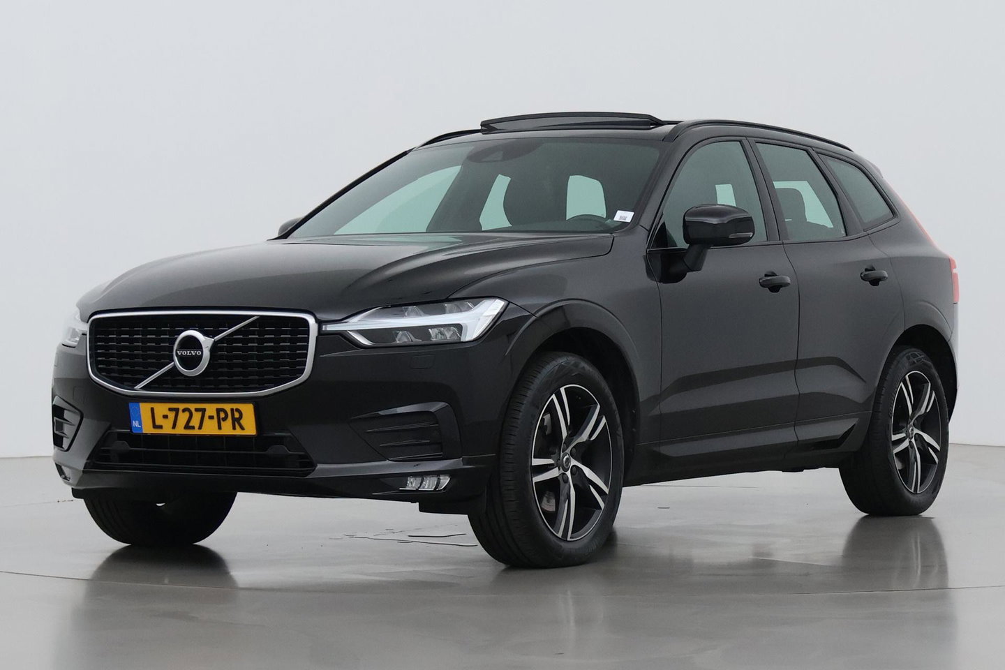 Volvo XC60 2.0 B4 R-Design | Harman/Kardon | Panoramadak | Trekhaak | Camera | Stoelverwarming | Verwarmde voorruit