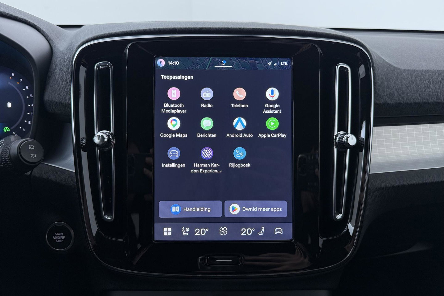 Volvo XC40 2.0 B3 Plus Black Edition | Pilot Assist | Harman/Kardon | BLIS | Stoel- stuurverwarming | 20 inch