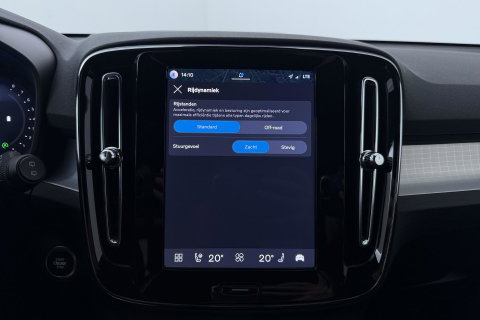 Volvo XC40 2.0 B3 Plus Black Edition | Pilot Assist | Harman/Kardon | BLIS | Stoel- stuurverwarming | 20 inch