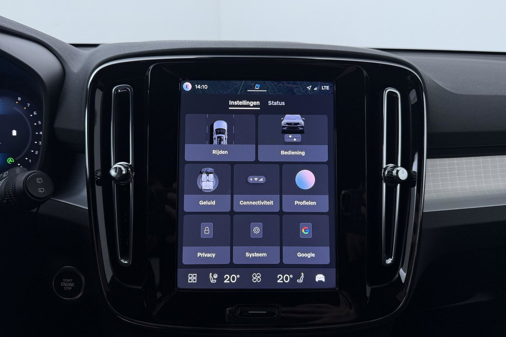 Volvo XC40 2.0 B3 Plus Black Edition | Pilot Assist | Harman/Kardon | BLIS | Stoel- stuurverwarming | 20 inch