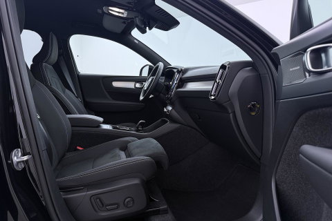 Volvo XC40 2.0 B3 Plus Black Edition | Pilot Assist | Harman/Kardon | BLIS | Stoel- stuurverwarming | 20 inch