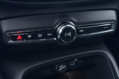 Volvo XC40 2.0 B3 Plus Black Edition | Pilot Assist | Harman/Kardon | BLIS | Stoel- stuurverwarming | 20 inch