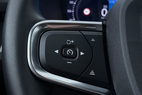 Volvo XC40 2.0 B3 Plus Black Edition | Pilot Assist | Harman/Kardon | BLIS | Stoel- stuurverwarming | 20 inch