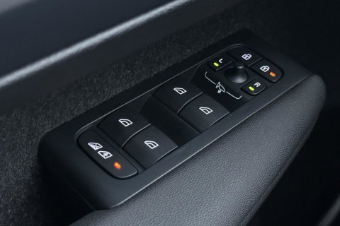 Volvo XC40 2.0 B3 Plus Black Edition | Pilot Assist | Harman/Kardon | BLIS | Stoel- stuurverwarming | 20 inch