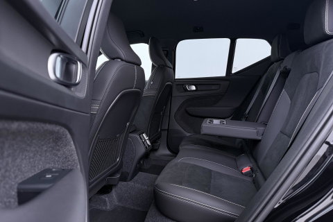 Volvo XC40 2.0 B3 Plus Black Edition | Pilot Assist | Harman/Kardon | BLIS | Stoel- stuurverwarming | 20 inch