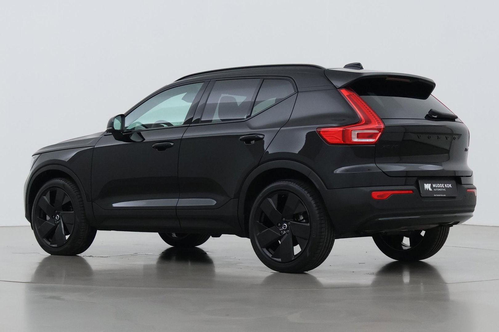 Volvo XC40 2.0 B3 Plus Black Edition | Pilot Assist | Harman/Kardon | BLIS | Stoel- stuurverwarming | 20 inch