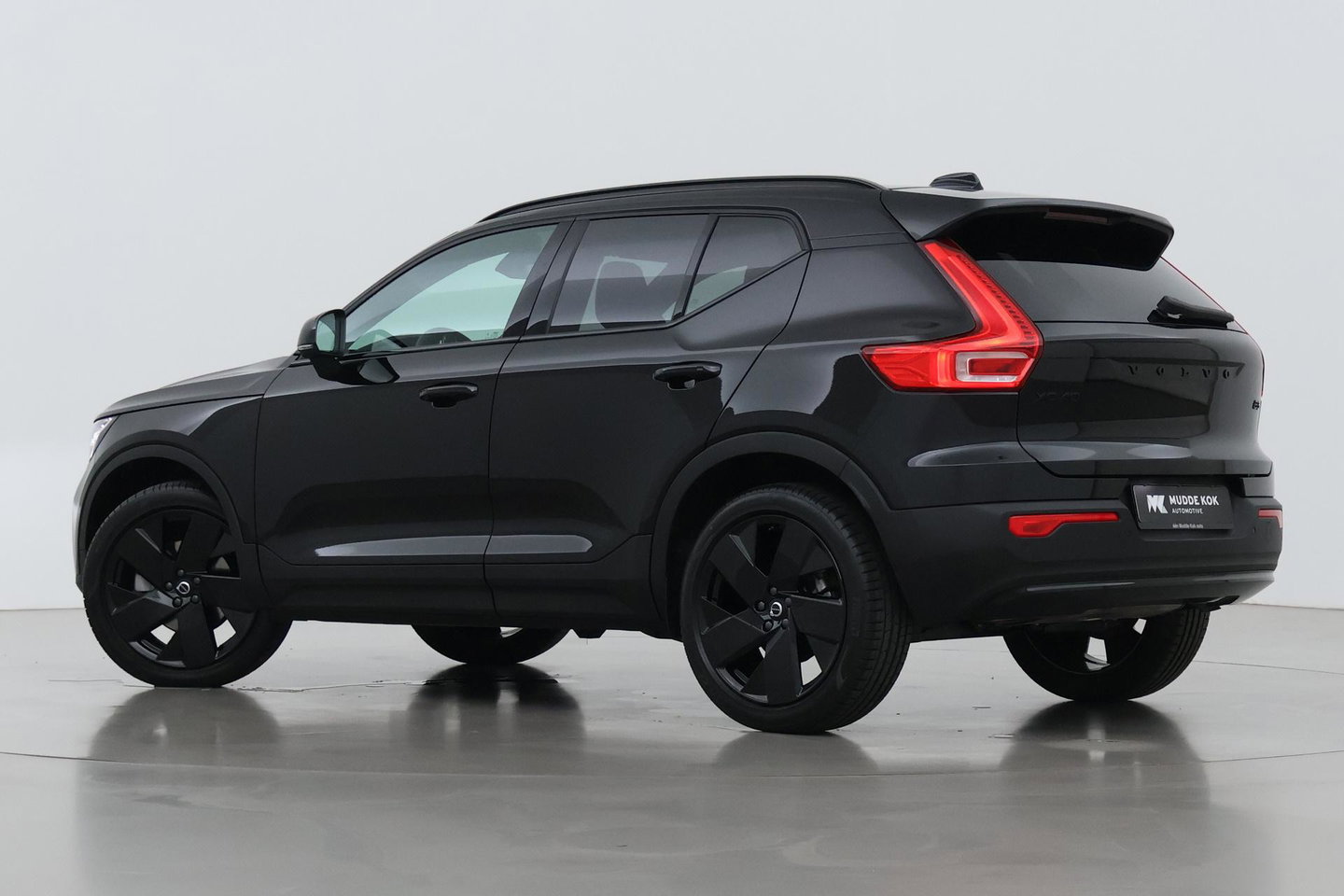 Volvo XC40 2.0 B3 Plus Black Edition | Pilot Assist | Harman/Kardon | BLIS | Stoel- stuurverwarming | 20 inch
