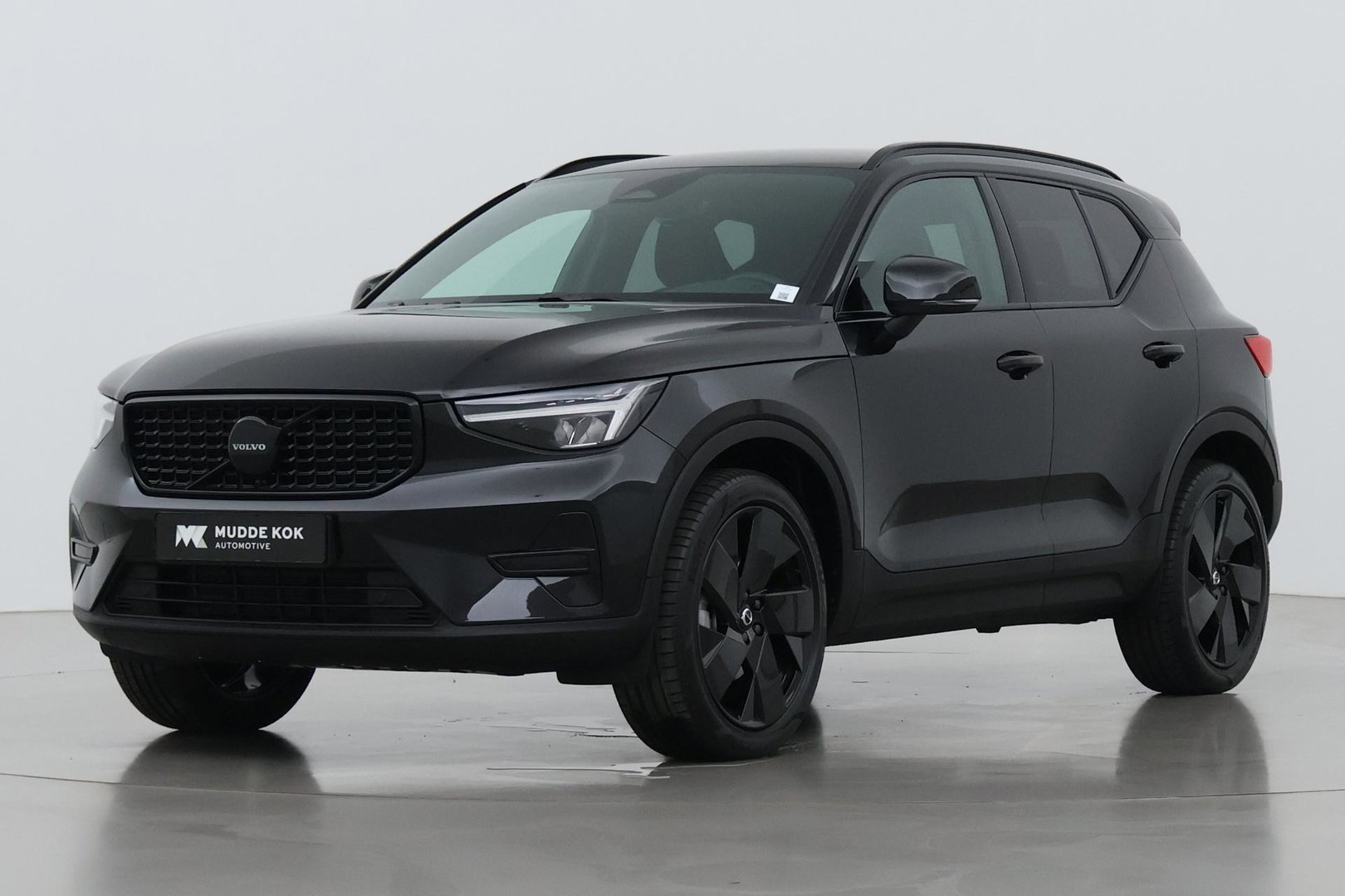 Volvo XC40 2.0 B3 Plus Black Edition | Pilot Assist | Harman/Kardon | BLIS | Stoel- stuurverwarming | 20 inch