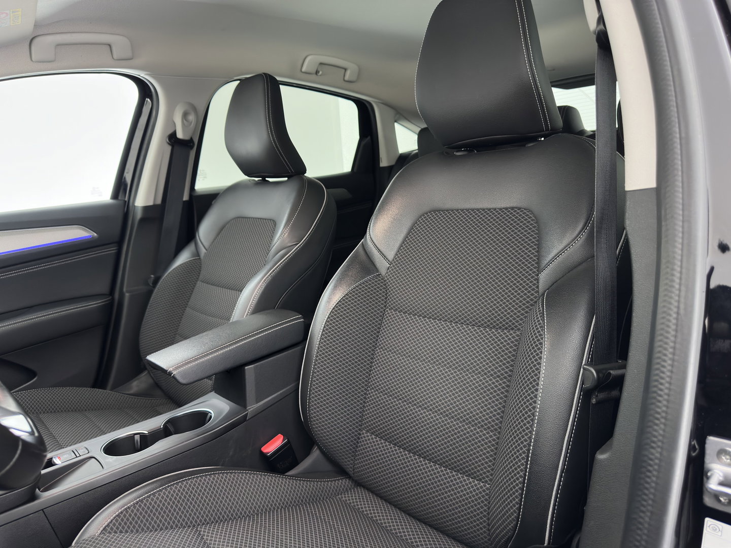 Renault Arkana 1.6 E-Tech Hybrid 145 Intens (INCL-BTW) *AUT | LEATHER-MICROFIBRE | FULL-LED | DIGI-COCKPIT | LANE-ASSIST | BLIND-SPOT | NAVI-FULLMAP | AMBIENT-LIGHT | CAMERA | KEYLESS | DAB+ | COMFORT-SEATS | PRVACY-GLASS | 18''ALU*
