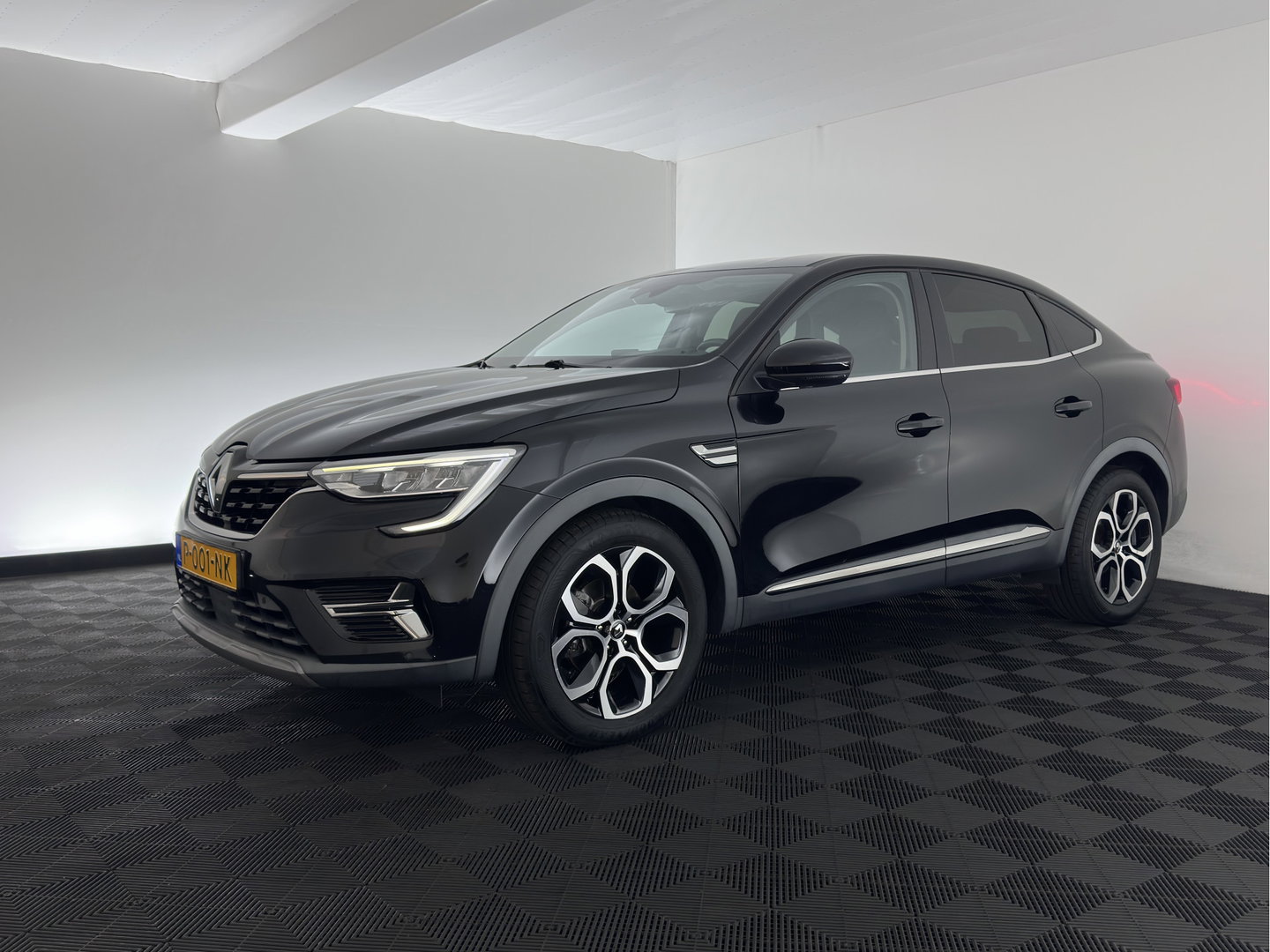 Renault Arkana 1.6 E-Tech Hybrid 145 Intens (INCL-BTW) *AUT | LEATHER-MICROFIBRE | FULL-LED | DIGI-COCKPIT | LANE-ASSIST | BLIND-SPOT | NAVI-FULLMAP | AMBIENT-LIGHT | CAMERA | KEYLESS | DAB+ | COMFORT-SEATS | PRVACY-GLASS | 18''ALU*