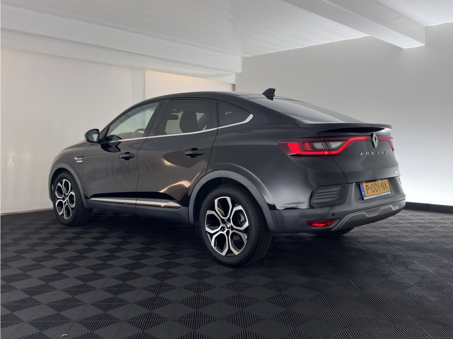 Renault Arkana 1.6 E-Tech Hybrid 145 Intens (INCL-BTW) *AUT | LEATHER-MICROFIBRE | FULL-LED | DIGI-COCKPIT | LANE-ASSIST | BLIND-SPOT | NAVI-FULLMAP | AMBIENT-LIGHT | CAMERA | KEYLESS | DAB+ | COMFORT-SEATS | PRVACY-GLASS | 18''ALU*