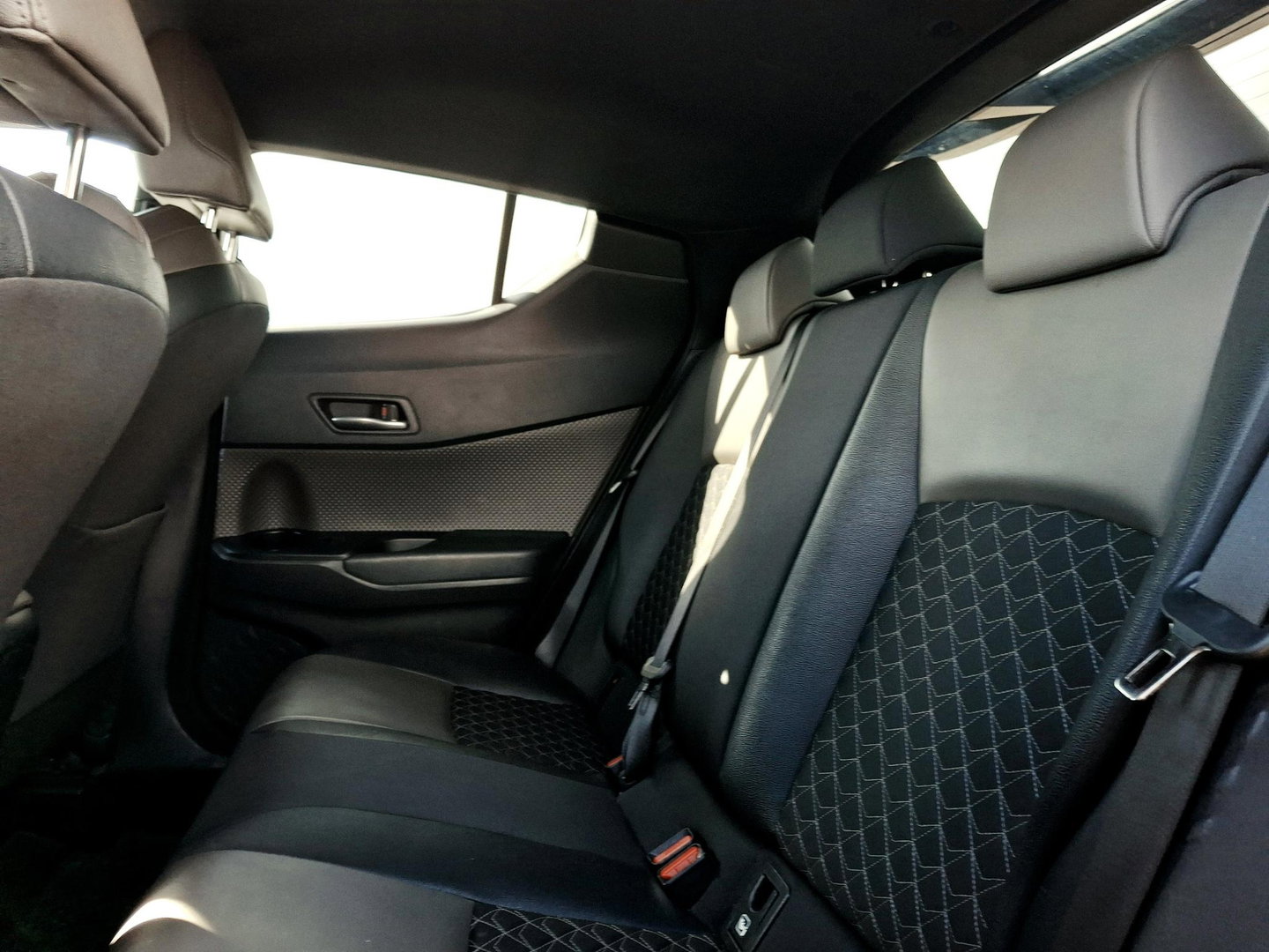 Toyota C-HR 2.0 Hybrid Executive | TREKHAAK | ADAPTIVE CRUISE | DAKDRAGERS |
