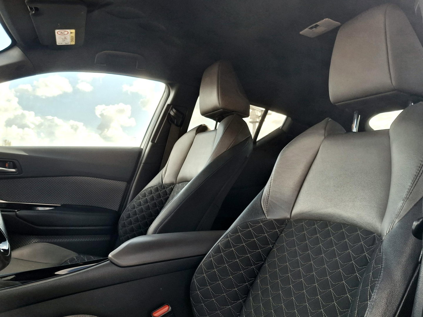 Toyota C-HR 2.0 Hybrid Executive | TREKHAAK | ADAPTIVE CRUISE | DAKDRAGERS |