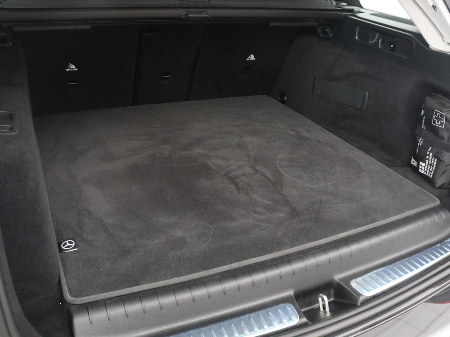 Mercedes-Benz C-Klasse 300 E Estate Avantgarde | SOH 97.6% | 360 camera | Adaptive cruise | Memory | Stoelverwarming | Sfeerverlichting | Carplay | Full LED |