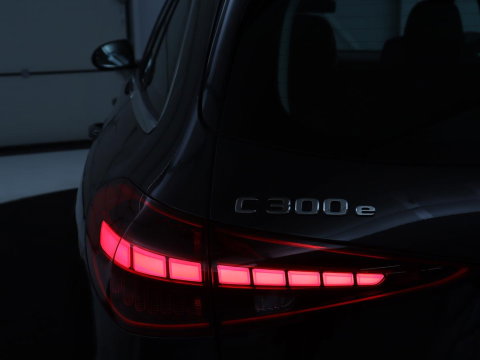 Mercedes-Benz C-Klasse 300 E Estate Avantgarde | SOH 97.6% | 360 camera | Adaptive cruise | Memory | Stoelverwarming | Sfeerverlichting | Carplay | Full LED |