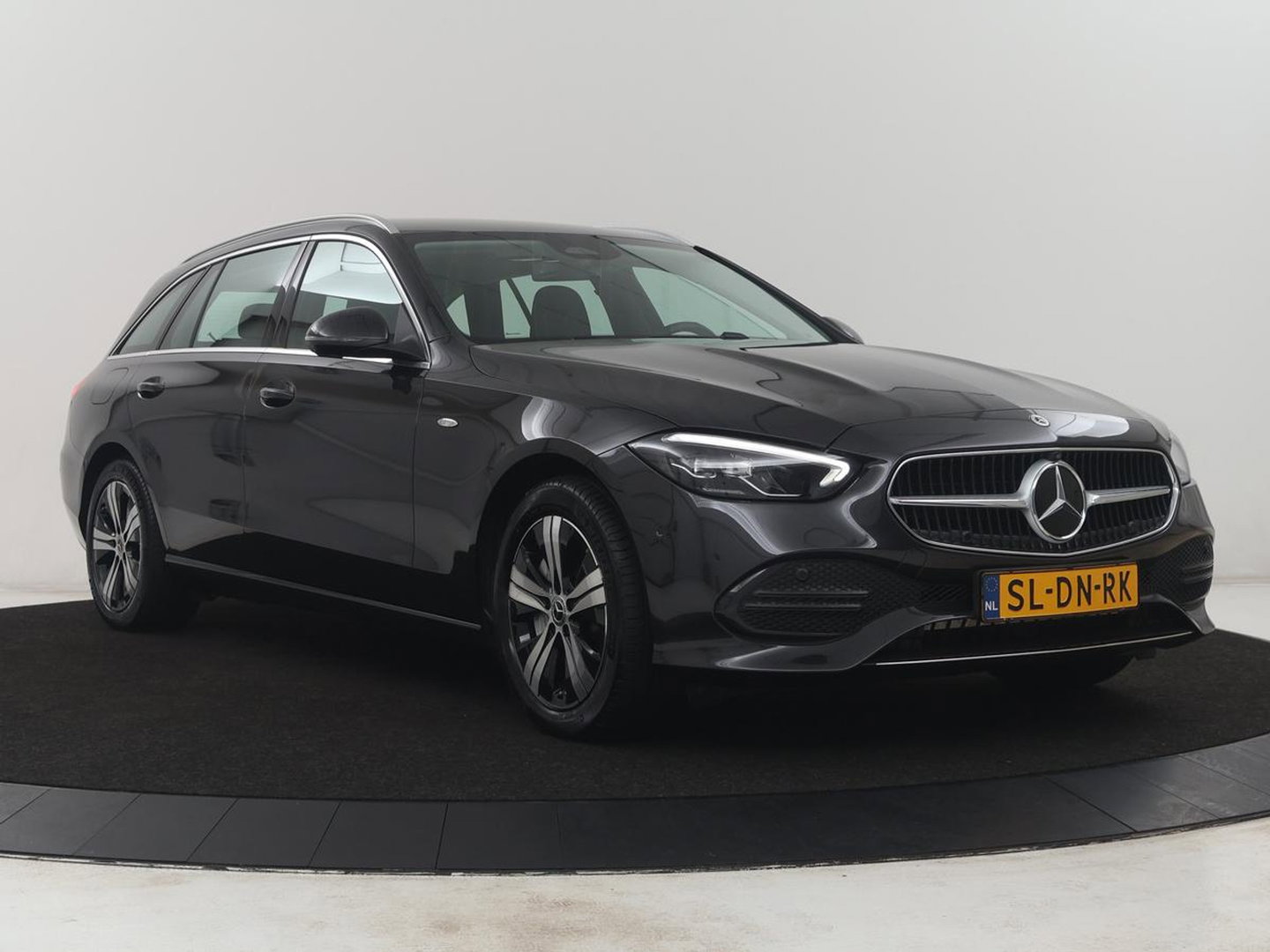 Mercedes-Benz C-Klasse 300 E Estate Avantgarde | SOH 97.6% | 360 camera | Adaptive cruise | Memory | Stoelverwarming | Sfeerverlichting | Carplay | Full LED |