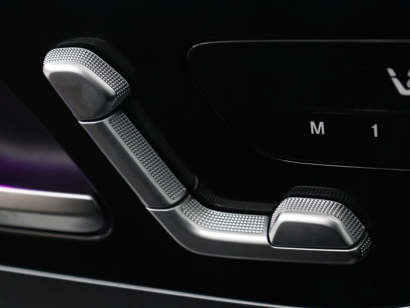 Mercedes-Benz C-Klasse 300 E Estate Avantgarde | SOH 97.6% | 360 camera | Adaptive cruise | Memory | Stoelverwarming | Sfeerverlichting | Carplay | Full LED |