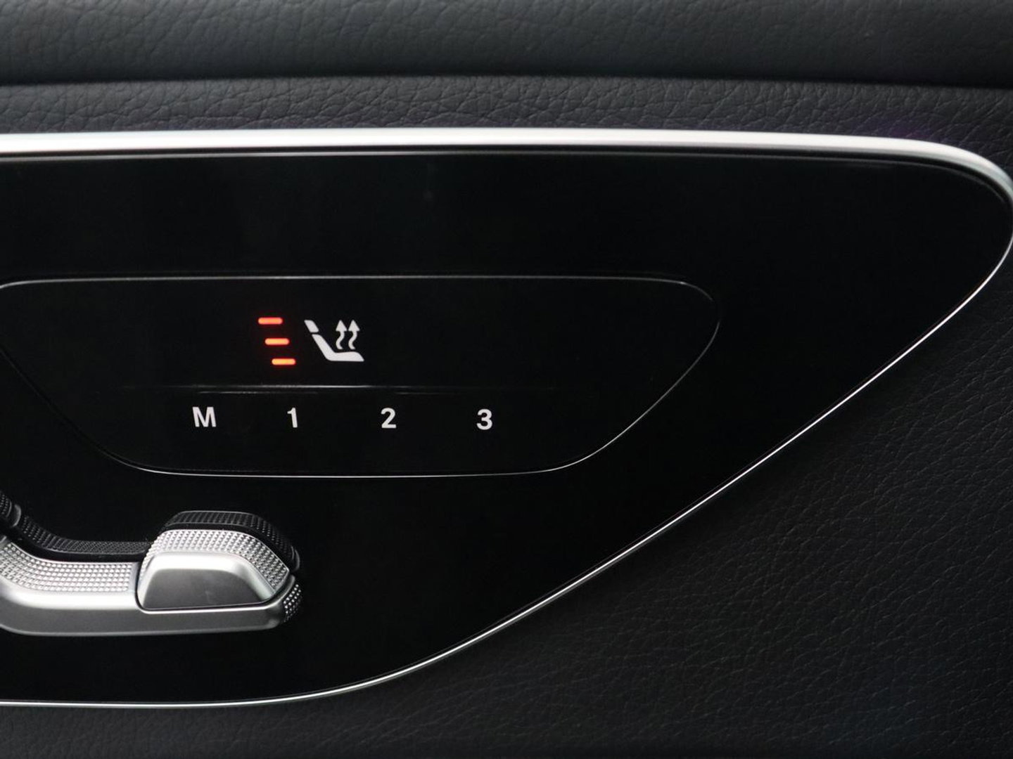 Mercedes-Benz C-Klasse 300 E Estate Avantgarde | SOH 97.6% | 360 camera | Adaptive cruise | Memory | Stoelverwarming | Sfeerverlichting | Carplay | Full LED |