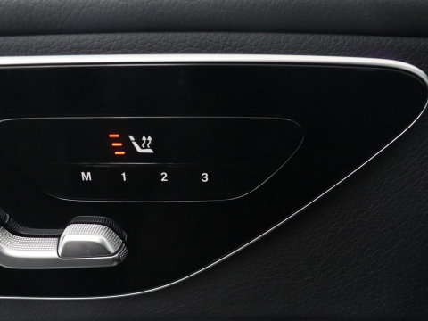 Mercedes-Benz C-Klasse 300 E Estate Avantgarde | SOH 97.6% | 360 camera | Adaptive cruise | Memory | Stoelverwarming | Sfeerverlichting | Carplay | Full LED |