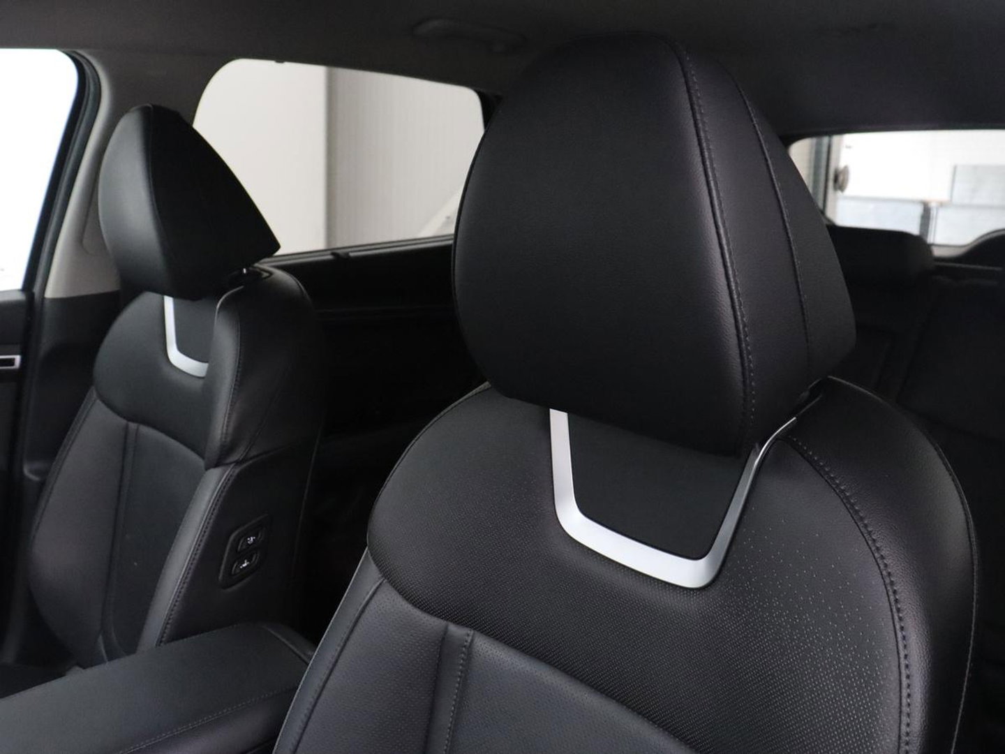 Hyundai Tucson 1.6 T-GDI HEV Premium | Leder | Stoelkoeling | Trekhaak | 360 camera | Adaptive cruise | Carplay | Krell Sound | Memory | Stuur/stoelverwarming |