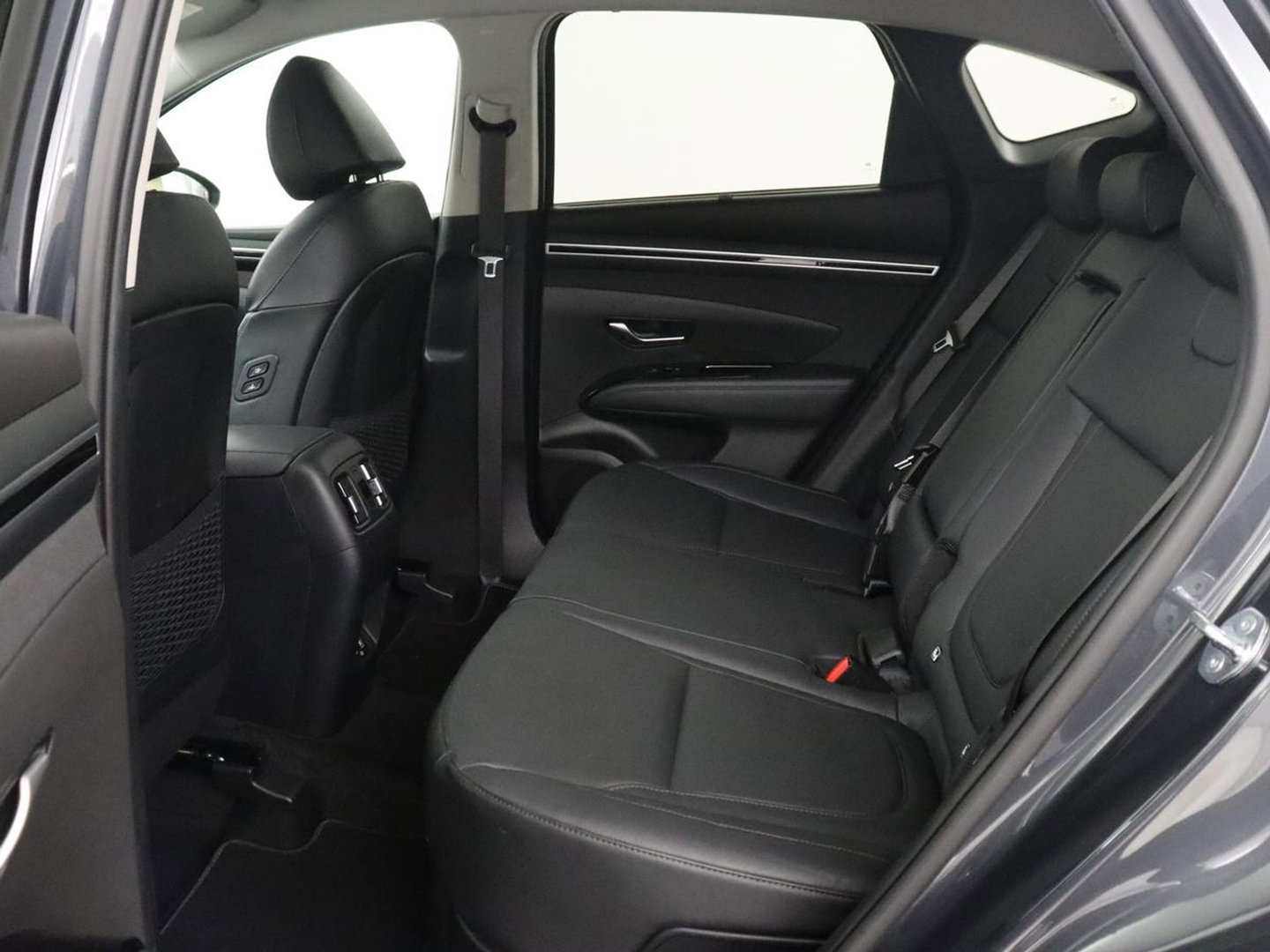 Hyundai Tucson 1.6 T-GDI HEV Premium | Leder | Stoelkoeling | Trekhaak | 360 camera | Adaptive cruise | Carplay | Krell Sound | Memory | Stuur/stoelverwarming |
