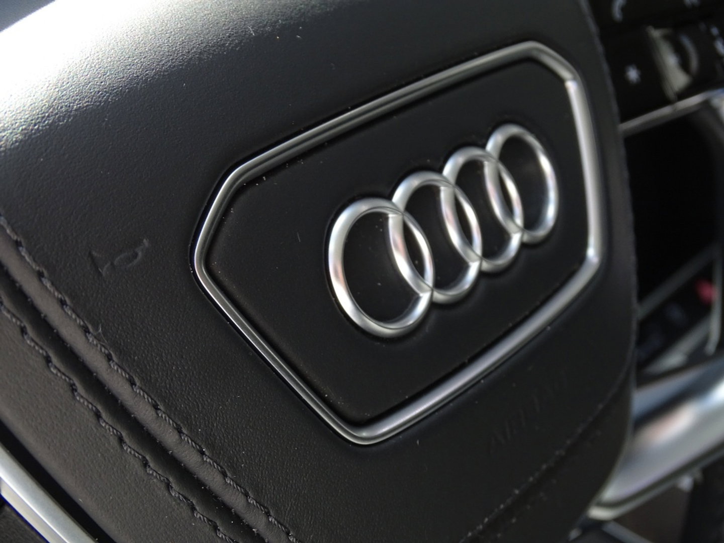 Audi A8 60 TFSie Lang 449PK S-line / B&O / TV's / Alcanatara / Softclose / Massage