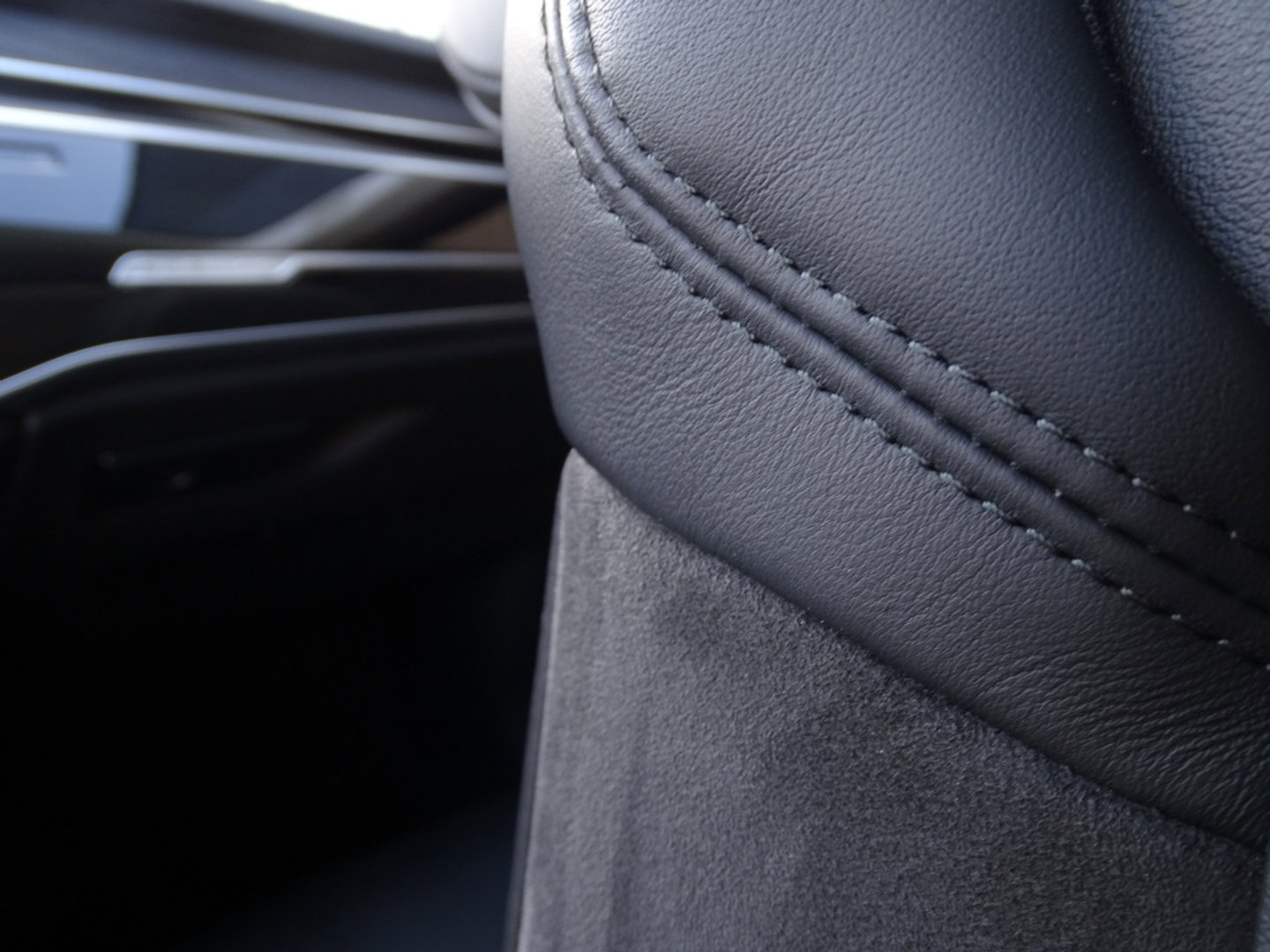 Audi A8 60 TFSie Lang 449PK S-line / B&O / TV's / Alcanatara / Softclose / Massage