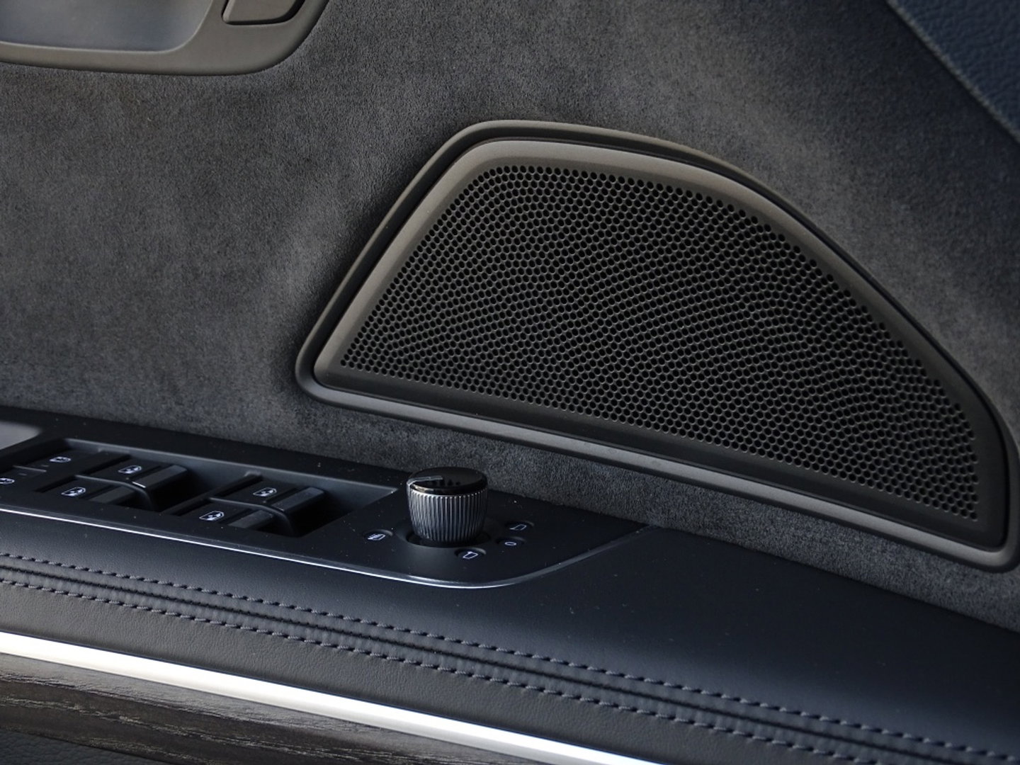 Audi A8 60 TFSie Lang 449PK S-line / B&O / TV's / Alcanatara / Softclose / Massage