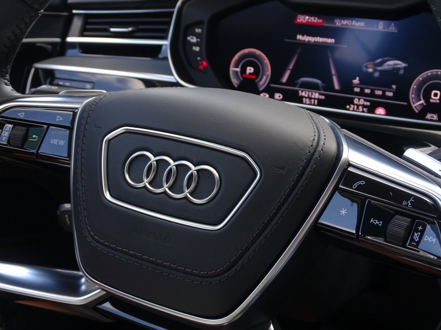 Audi A8 60 TFSie Lang 449PK S-line / B&O / TV's / Alcanatara / Softclose / Massage