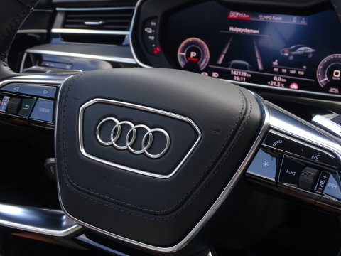 Audi A8 60 TFSie Lang 449PK S-line / B&O / TV's / Alcanatara / Softclose / Massage