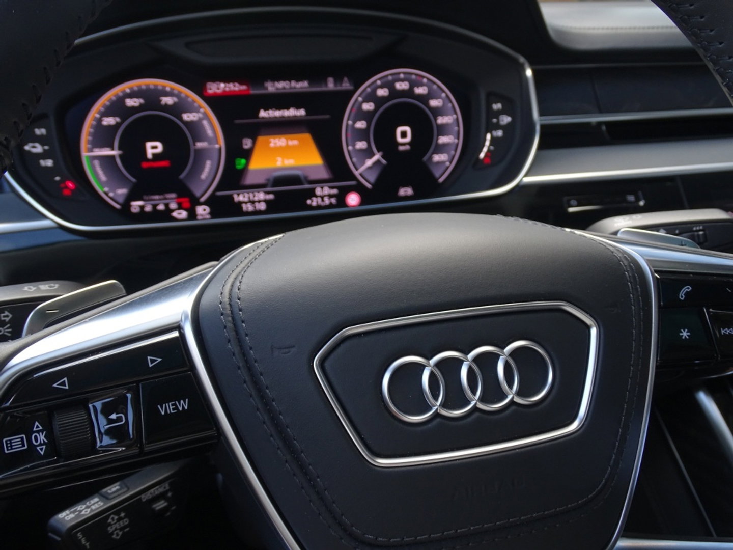 Audi A8 60 TFSie Lang 449PK S-line / B&O / TV's / Alcanatara / Softclose / Massage
