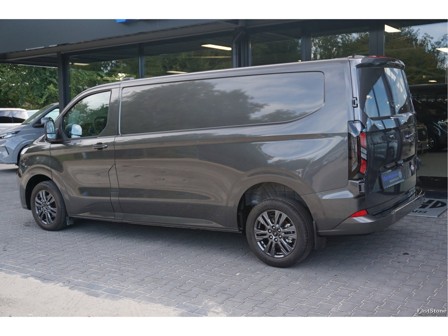 Ford E-Transit Custom 320L 218PK 71KWH Limited AUT BPM VRIJ!! Navi, ACC, 360° Cam, 17" LM, Trekhaak!! NR. EC32