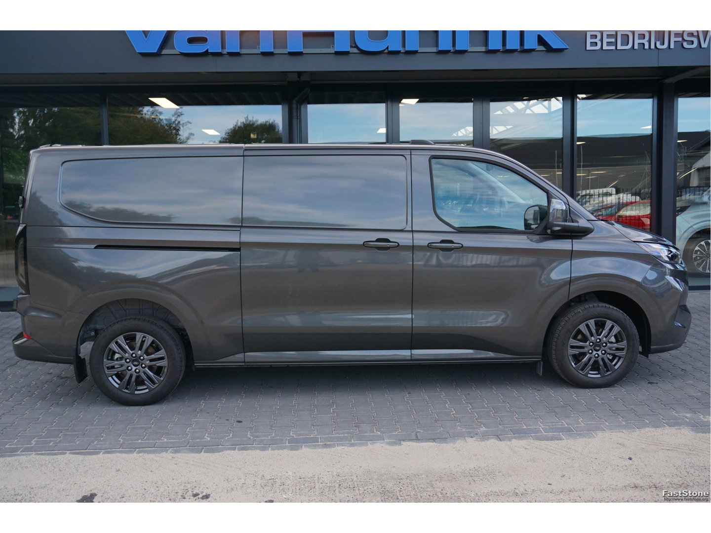 Ford E-Transit Custom 320L 218PK 71KWH Limited AUT BPM VRIJ!! Navi, ACC, 360° Cam, 17" LM, Trekhaak!! NR. EC32