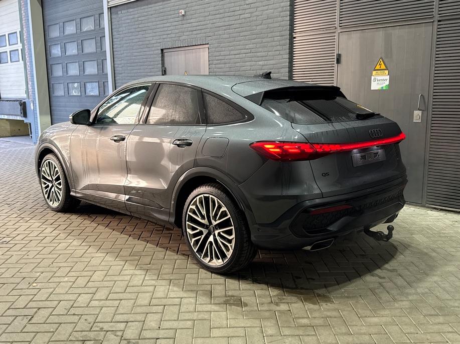 Audi Q5 S edition Competition Quattro | Passenger Display | B&O | Luchtvering | Panoramadak | Trekhaak | 360° Camera | 21 Inch | ACC