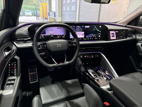 Audi Q5 S edition Competition Quattro | Passenger Display | B&O | Luchtvering | Panoramadak | Trekhaak | 360° Camera | 21 Inch | ACC