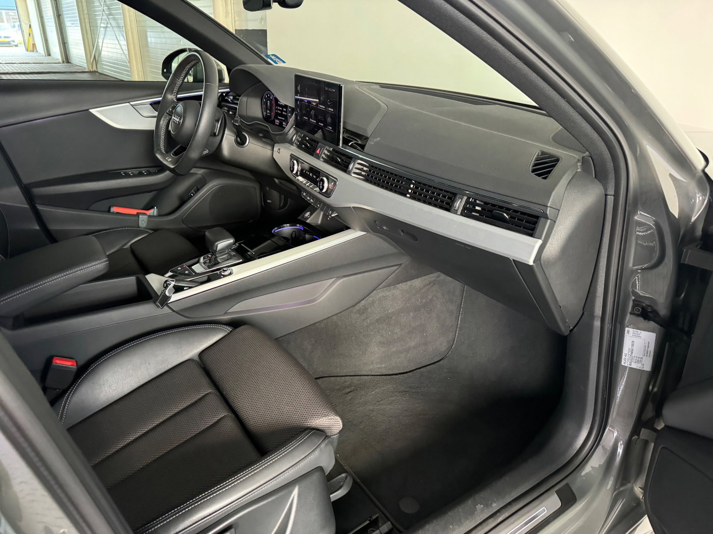 Audi A4 AVANT 35 TFSI S Competition Sfeer|Camera|Keyless|Lane Assist|Cruise