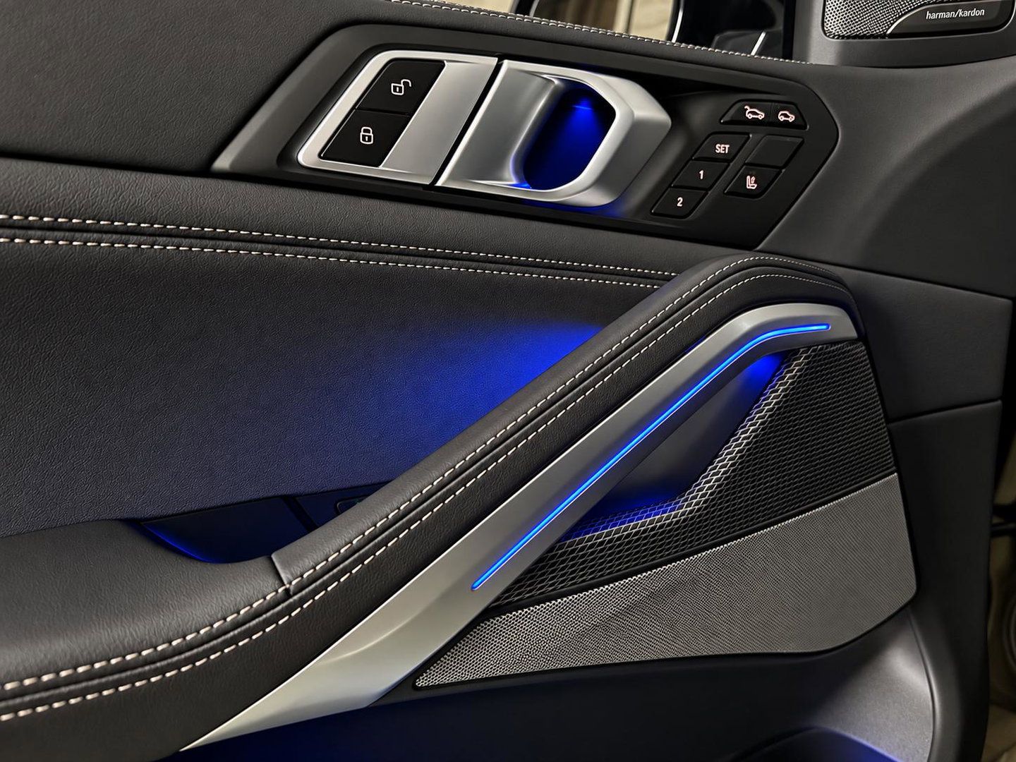 BMW X6 xDrive40i High Executive Sky Lounge l M-pakket l Scherm achterin