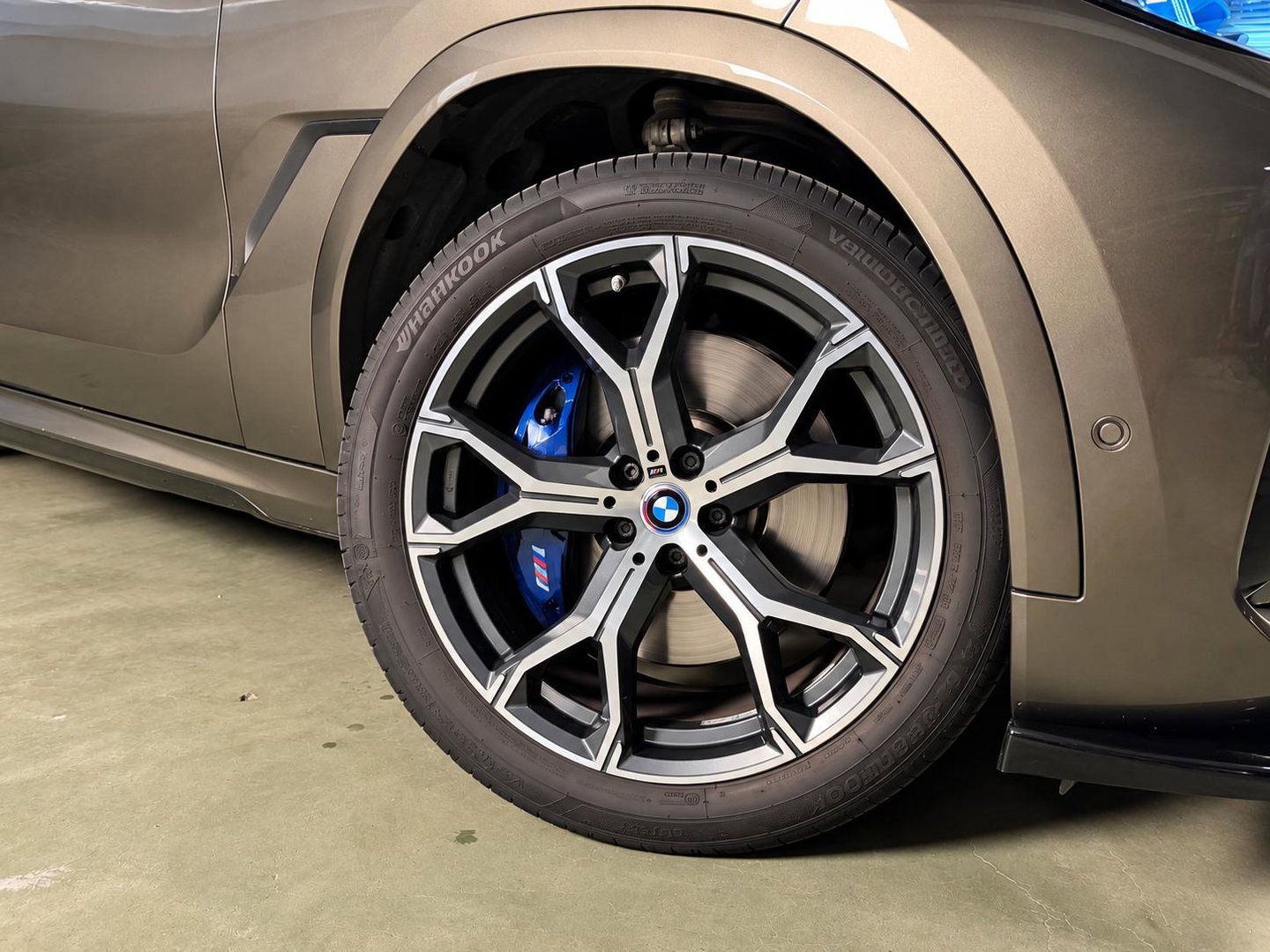 BMW X6 xDrive40i High Executive Sky Lounge l M-pakket l Scherm achterin