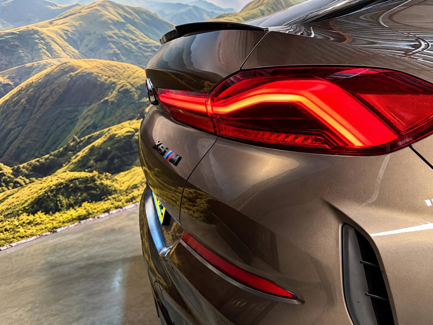 BMW X6 xDrive40i High Executive Sky Lounge l M-pakket l Scherm achterin