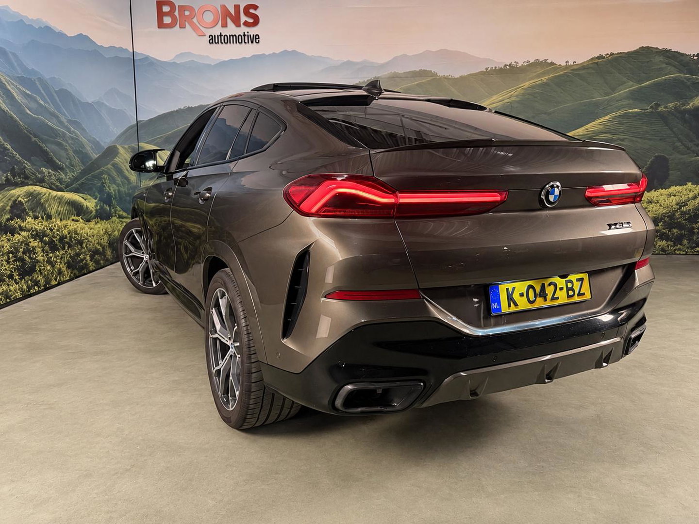 BMW X6 xDrive40i High Executive Sky Lounge l M-pakket l Scherm achterin