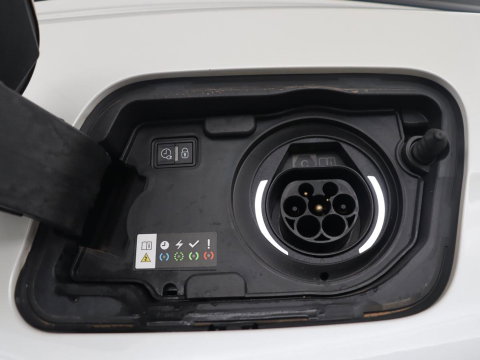 Peugeot 3008 1.6 HYbrid 225 Allure Pack Business | SOH 98.4% | Half Leder | Dodehoek detectie | Sfeerverlichting | Virtual Dashboard | Carplay | Climate control | Cruise control |