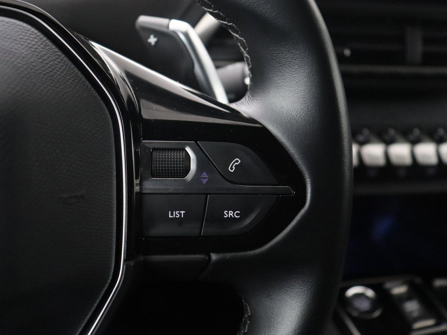 Peugeot 3008 1.6 HYbrid 225 Allure Pack Business | SOH 98.4% | Half Leder | Dodehoek detectie | Sfeerverlichting | Virtual Dashboard | Carplay | Climate control | Cruise control |