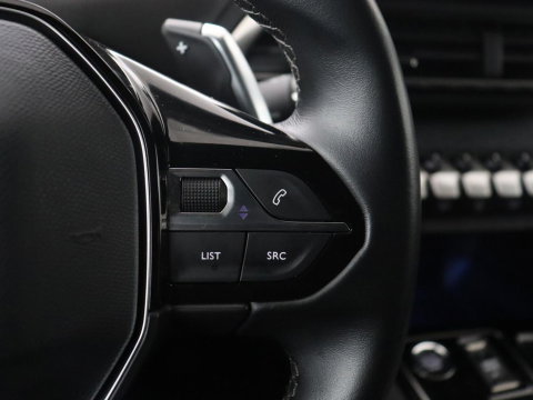 Peugeot 3008 1.6 HYbrid 225 Allure Pack Business | SOH 98.4% | Half Leder | Dodehoek detectie | Sfeerverlichting | Virtual Dashboard | Carplay | Climate control | Cruise control |