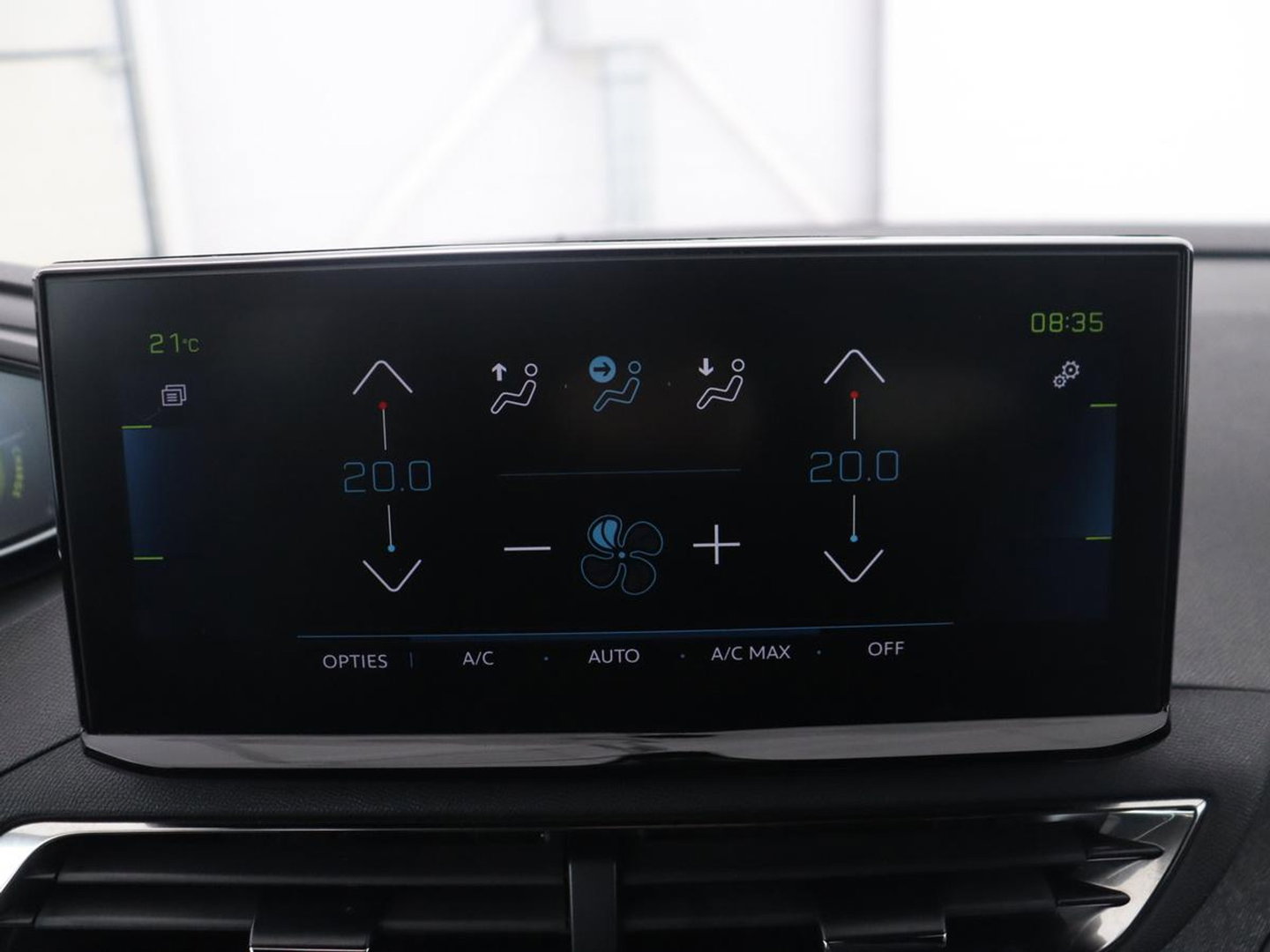 Peugeot 3008 1.6 HYbrid 225 Allure Pack Business | SOH 98.4% | Half Leder | Dodehoek detectie | Sfeerverlichting | Virtual Dashboard | Carplay | Climate control | Cruise control |