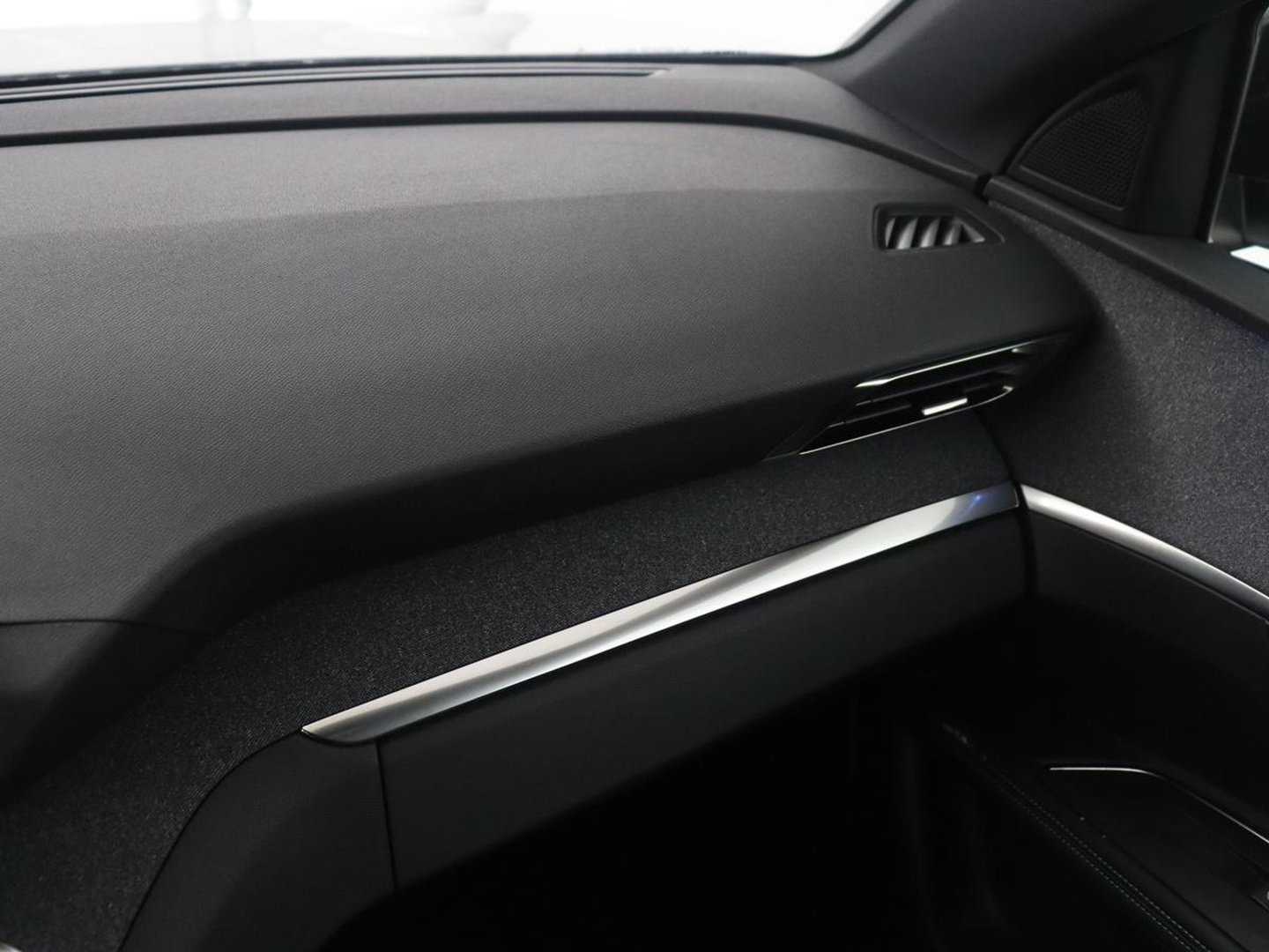 Peugeot 3008 1.6 HYbrid 225 Allure Pack Business | SOH 98.4% | Half Leder | Dodehoek detectie | Sfeerverlichting | Virtual Dashboard | Carplay | Climate control | Cruise control |