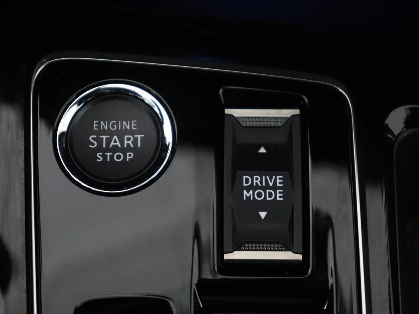 Peugeot 3008 1.6 HYbrid 225 Allure Pack Business | SOH 98.4% | Half Leder | Dodehoek detectie | Sfeerverlichting | Virtual Dashboard | Carplay | Climate control | Cruise control |